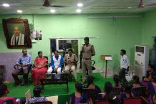 machavaram police gave clasees to students on cyber crime