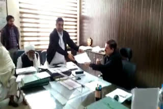 Aftab Ahmed submitted memorandum to ADC nuh for releasing water in canals