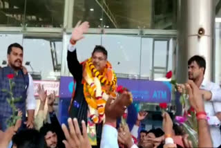 Satish Poonia gets a grand welcome on his return home, स्वदेश वापसी पर सतीश पूनिया का भव्य स्वागत