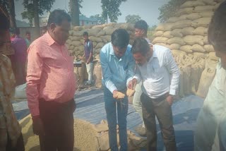 Farmers_selling rice mixed_roasting_kawardha