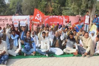 Mazdoor Union protests implementation of MGNREGA in Hisar district