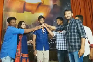 Mugilupete movie team celebrated Manu birthday advance