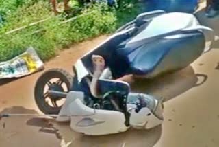 chikkaballapura-snake-attack-on-bike-rider