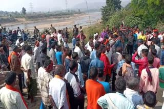 PROTEST of family of CRPF JAWAN in surajpur