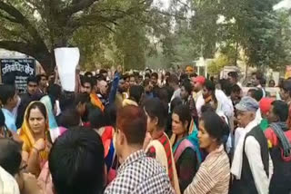 People submitted memorandum about gang rape of teacher in Sidhi