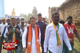 Former railway minister Mukul Rai campaigned for Amar Bauri in Chandankiyari