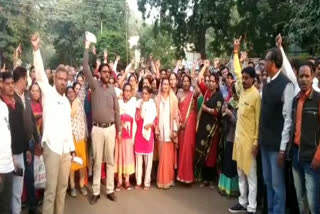 Teachers submitted memorandum for their demands