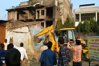 municipal-administration-took-action-to-remove-the-encroachment-in-khargone