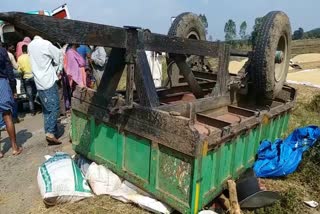 tractor accident at eankur ten people injured