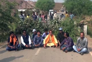 farmers protest against illegal paddy selling in raigarh