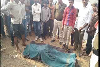 Dead Body of a youth found in pond, police engaged in investigation in tikamgarh