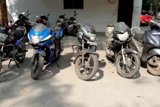 Two-wheeler thieves arrested