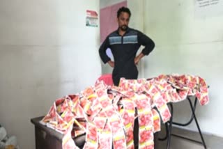 recent arrest in idukki  banned tobacco products  banned tobacco products seized from idukki  10 kg tobacco products seized  പത്ത് കിലോ നിരോധിത പുകയില ഉത്പന്നങ്ങള്‍ പിടിച്ചെടുത്തു  നിരോധിത പുകയില ഉത്പന്നങ്ങള്‍ പിടിച്ചെടുത്തു