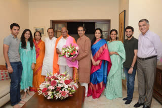 Cm thackeray meets sharad pawar on his birthday occasion