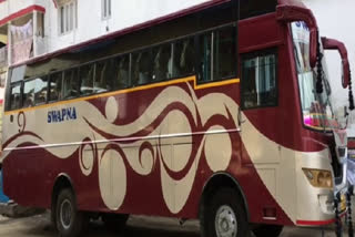 Siliguri-Assam bus services hampered  പൗരത്വ ബില്‍; സിലിഗുരി-അസാം ബസ് സര്‍വീസുകള്‍ തടസപ്പെട്ടു  സിലിഗുരി-അസാം ബസ് സര്‍വീസുകള്‍ തടസപ്പെട്ടു  സിലിഗുരി-അസാം ബസ് സര്‍വീസുകള്‍  സിലിഗുരി  പശ്ചിമ ബംഗാള്‍  Siliguri-Assam bus services  hampered