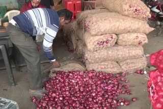 onion price reached rs 100 per kg