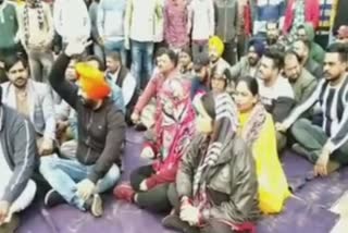 eve teasing case in ludhiana, family protest