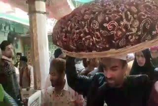 Khwaja Moinuddin Hasan Chishti's frame, एजाज खान ने चूमी ख्वाजा मोइनुद्दीन हसन चिश्ती की चौखट