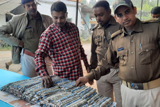 Two man arrested with 270 pieces of gelatin in pakur