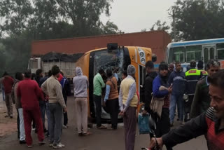 collision between bus and bolero in sohna