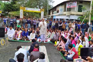 কেব আমি নামানো: মাজুলীৰ ৰাজপথত পীতাম্বৰ দেৱ গোস্বামীৰ হুংকাৰ