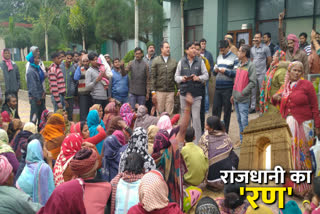 Demonstration of AAP MLA at DM office regarding Election Commission in delhi