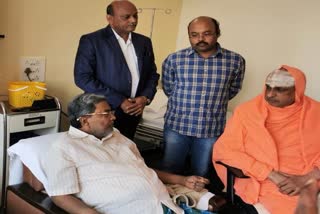 Shri Shivaratri Desikendra Swamiji inquired about Siddaramaiah's health