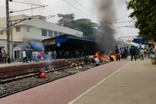 CAB protests  West Bengal  Beldanga railway station  Murshidabad  പൗരത്വ ബില്‍  ബംഗാളില്‍ പ്രതിഷേധം