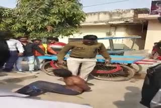 Policeman attacked criminal with his boot on the ground in bilaspur