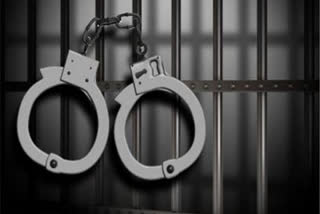 Noida police arrested two crooks