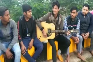 students composed a unique song, छात्रों ने बनाया अनोखा गाना