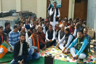 bjp-staged-protest-over-the-shortage-of-manure
