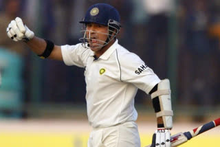 master blaster Sachin Tendulkar enquires about Taj Coromandel waiter who had helped him about elbow guard problem