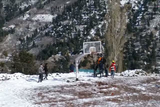 College students play with snow