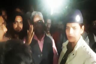 विधायक का आरकेपुरम थाने में धरना ,MLA strike in RKPuram police station