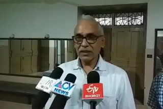 'తెలుగు-ఆంగ్ల మాధ్యమాన్ని సమానంగా బోధించాలి'