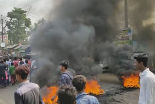 road blocked at Amta in Howrah in protest against CAA and NRC