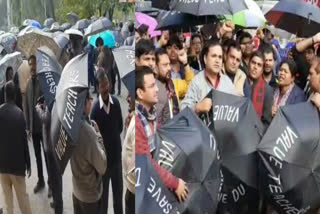 DU teachers demonstrated for umbrellas in hand, demand is permanent teacher