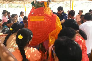 devotees-in-medaram-in-mulugu