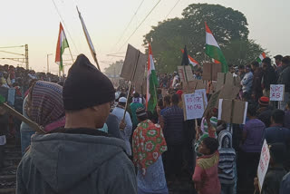 protest against CAA and NRC, Rail bolcked at Haldia-Panshkura