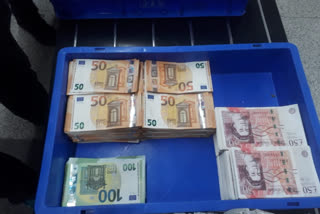 CISF caught crores of currency at IGI airport