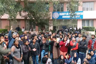 delhi university students protest