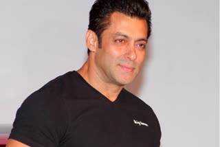 dhoni is my favourate cricketer in teamindia said salman khan