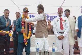 School Education Minister honored soldiers on Vijay Diwas