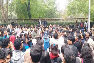 After the Jamia, Delhi Police negotiated and finished the protest in DU