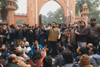 Detained amu students released