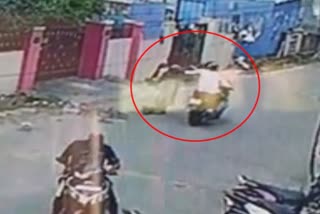 chennai crime news  chennai chain snatching video  chennai latest crim news  பல்லாவரம் செயின் பறிப்பு சிசிடிவி காட்சி  செல்லப்பிராணிகள் வாங்குவதற்கு தொடர் செயின் பறிப்பில் ஈடுபட்ட கொள்ளையன்  செயின் பறிப்பில் ஈடுபடும் புறா கார்த்திக்  chain snatching pura karthik  youth involved in chain snatching for buy pet animals in chennai