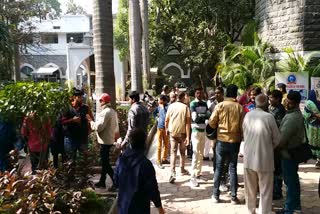 large number of people reached the police with complaints of land mafia in indore