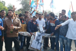 NSUI burnt effigy of home minister in Rewa