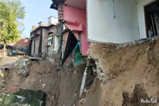 houses collapsed due to landslide at nurpur